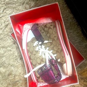 Re-poshing Coach shoes